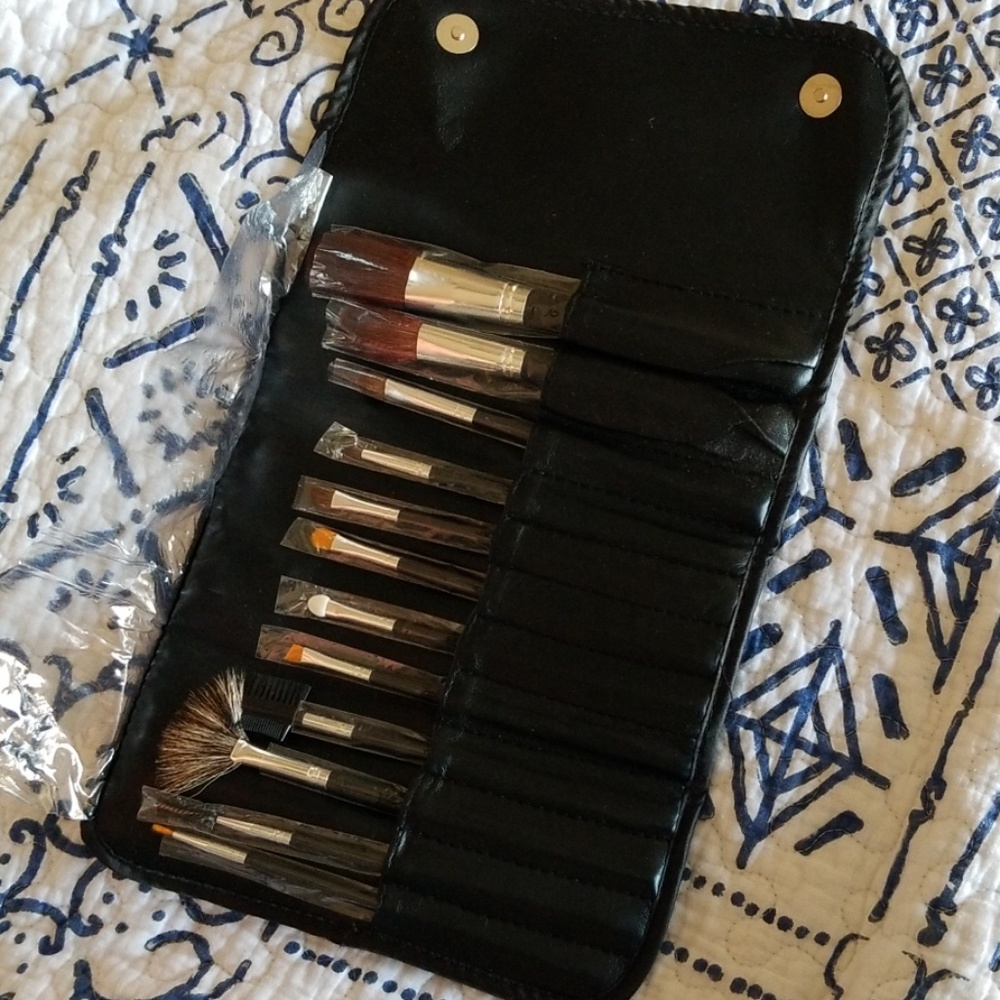 NEW 12 piece makeup brush set